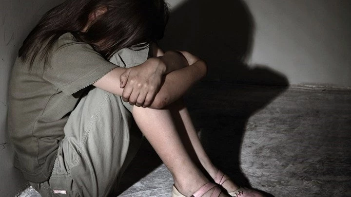 Συγκλονιστικές αποκαλύψεις για τον βιασμό των παιδιών από τους γονείς τους στη Λέρο: Οι γείτονες γνώριζαν και δεν μιλούσαν
